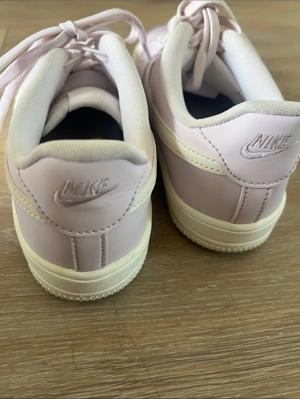 Nike Kids Low-Top Sneakers in Light purple and White
